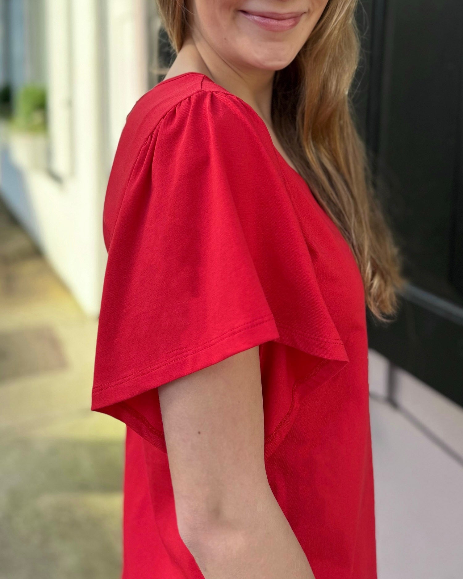 ELLIOT tee in Bright Ruby