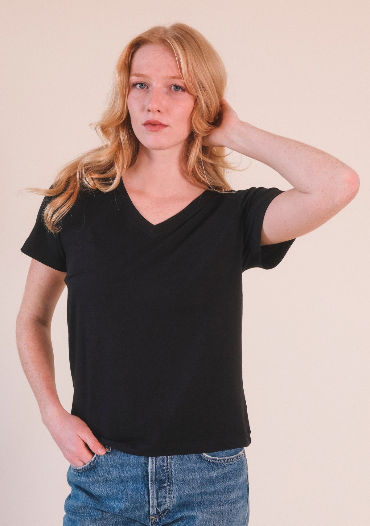 Louise Organic Cotton + Tencel ™ V-neck Tee - Black
