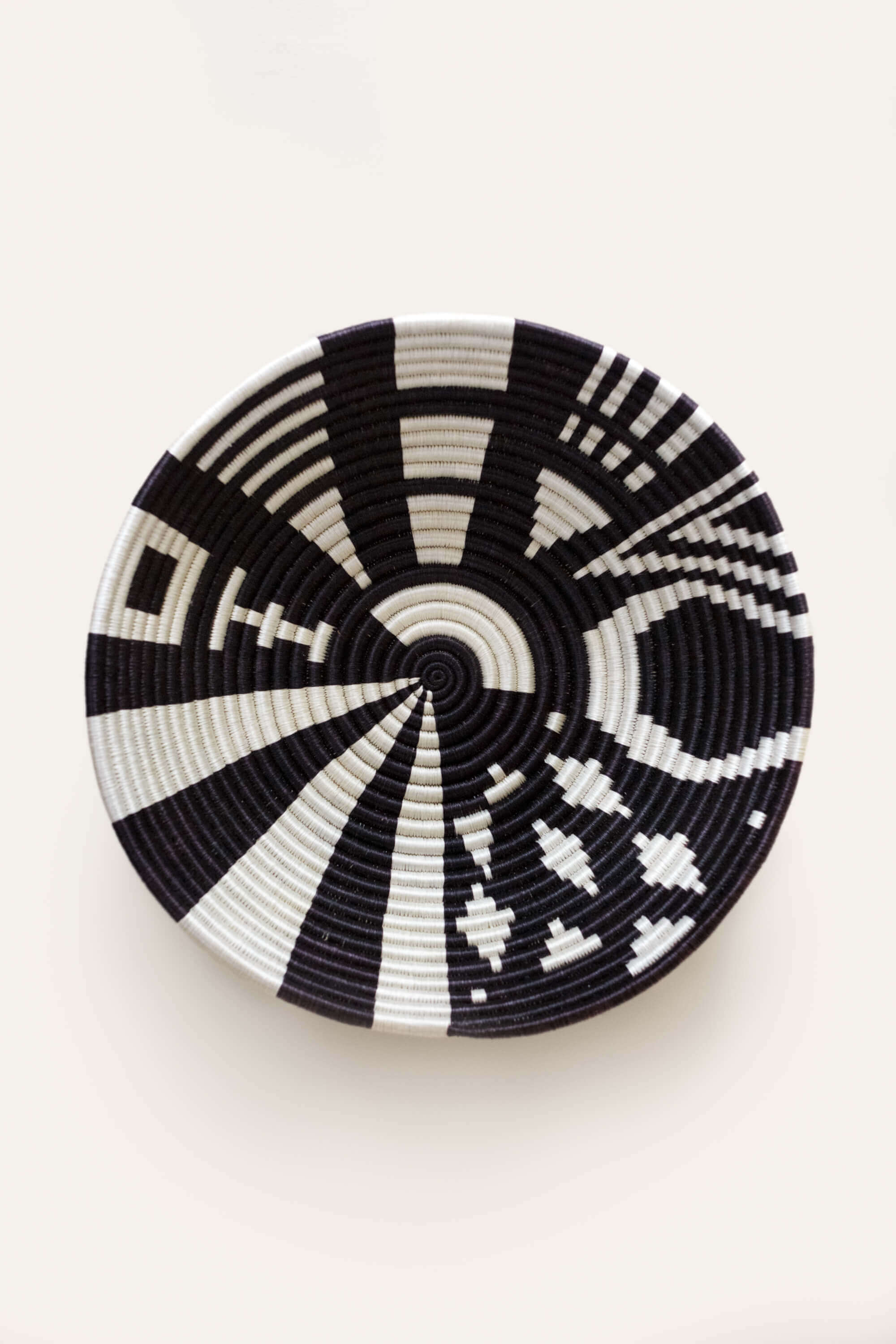 Geo Plateau Black and White