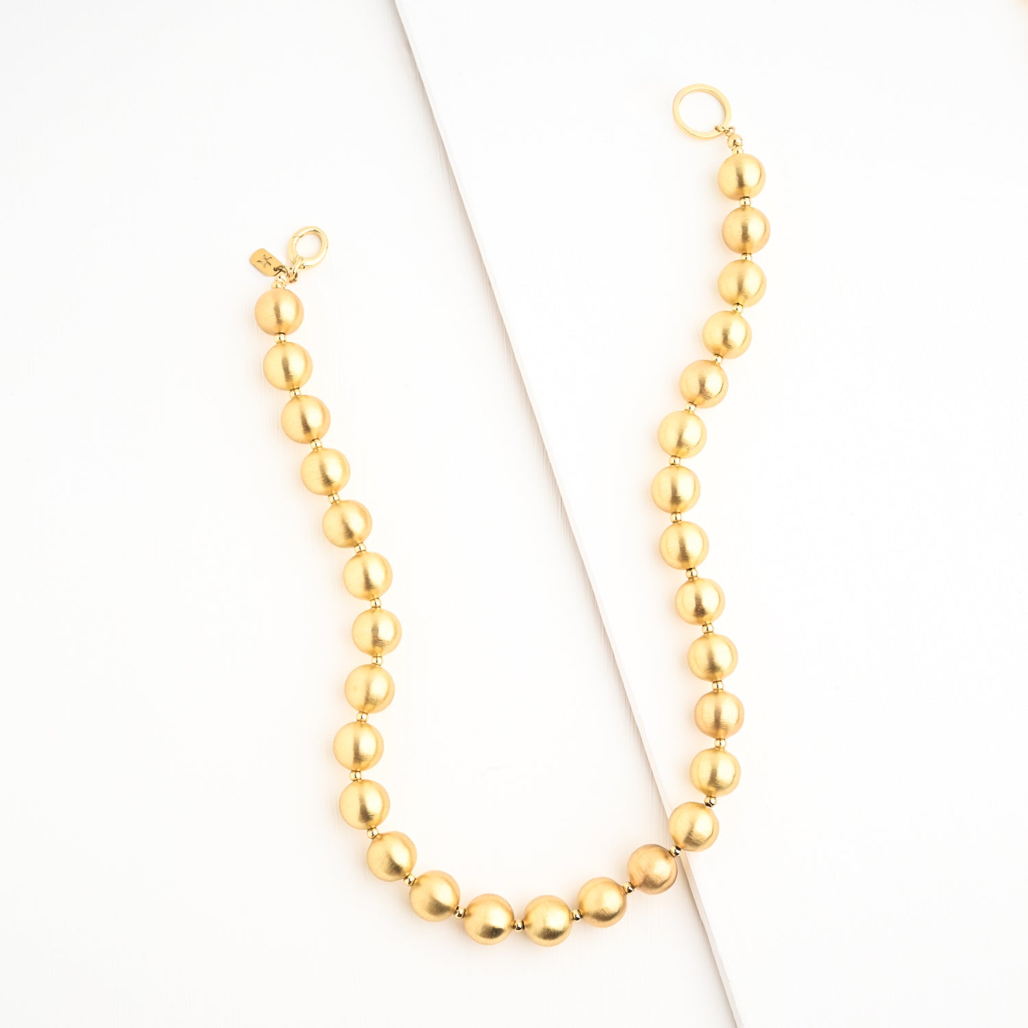 En Vogue Ball Necklace in Gold