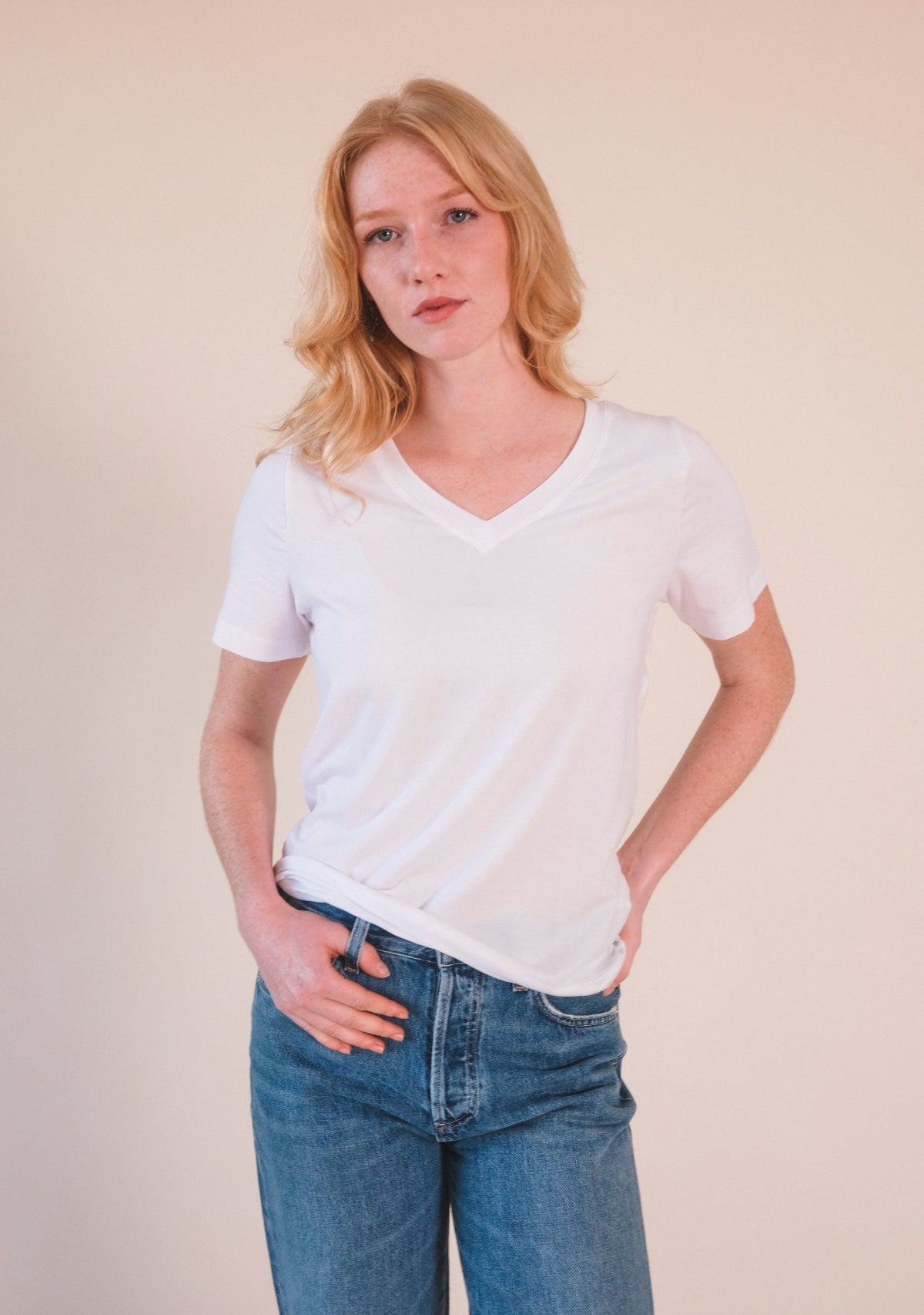 Louise Organic Cotton + Tencel ™ V-neck Tee - White
