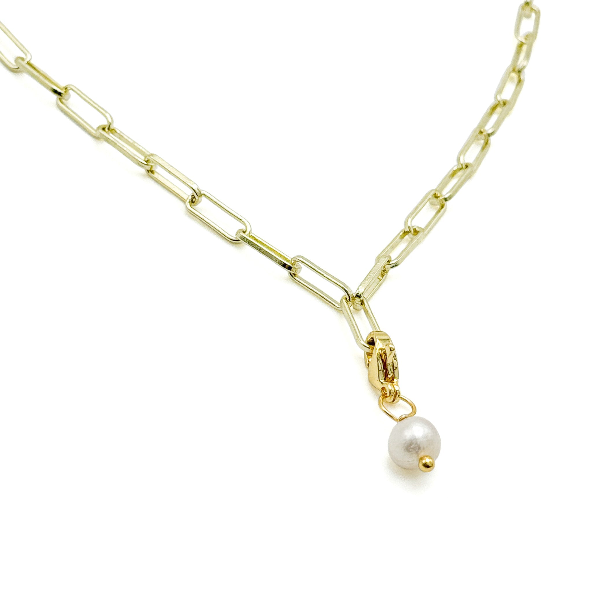 Charming gold necklace