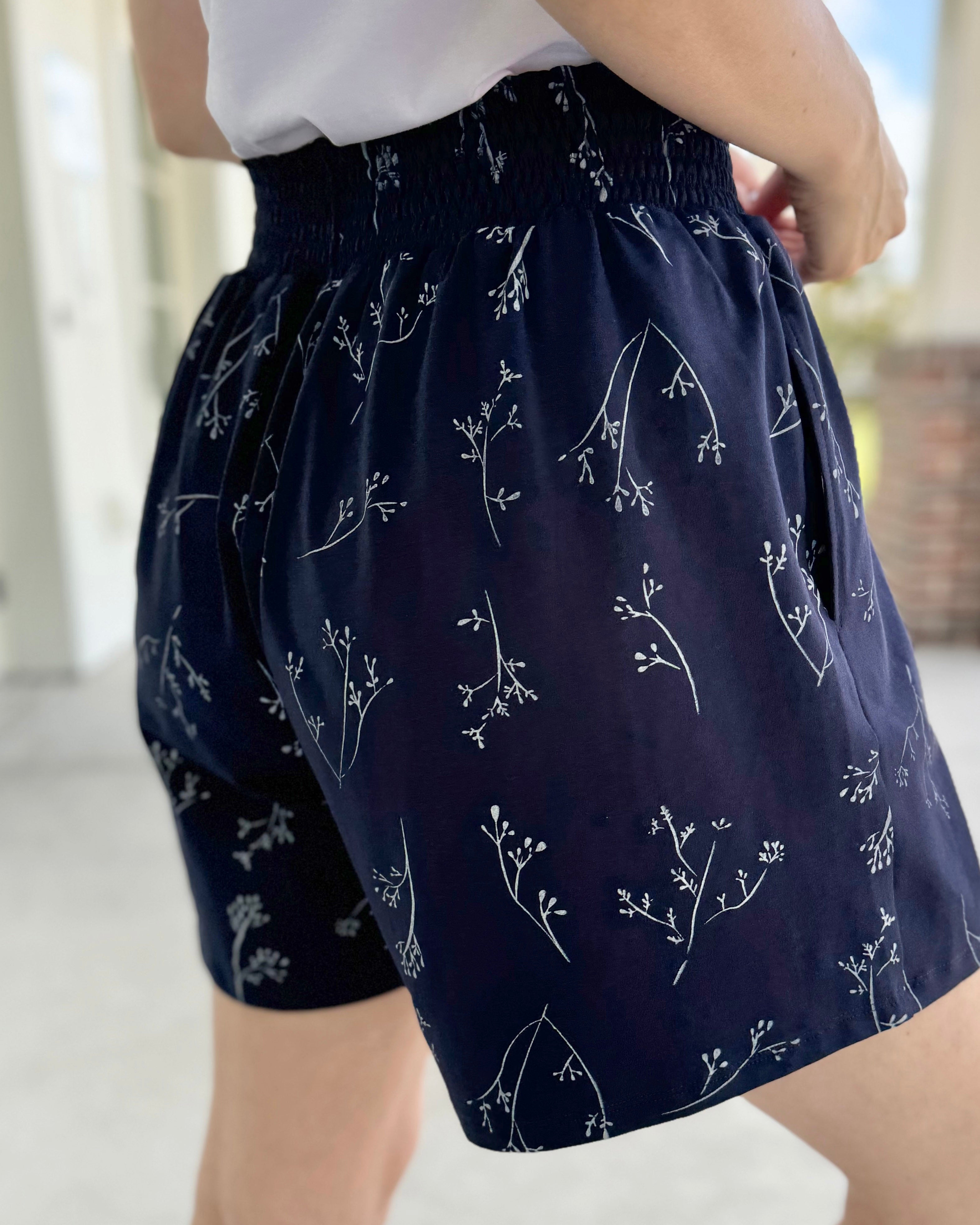 VENICE smocked shorts in Navy/White