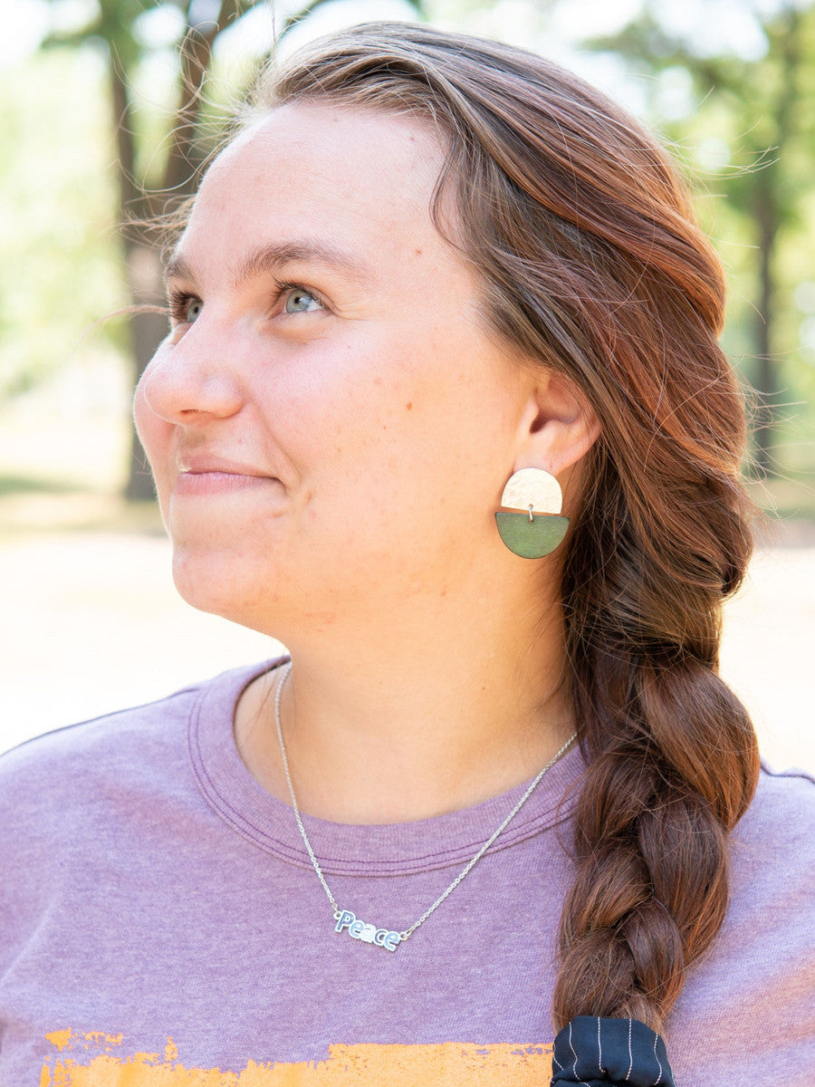 Clear Horizon Studs